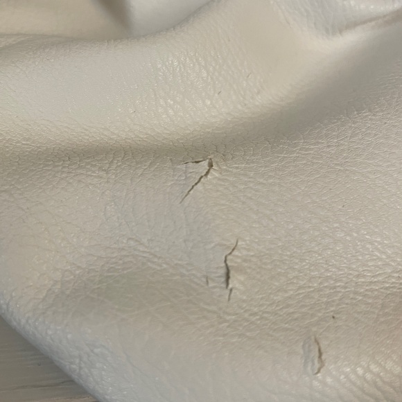 Betsy Johnson Large hand bag. Color: White - Picture 10 of 16